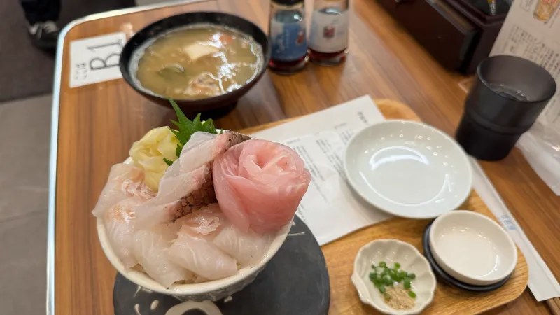 生魚片丼飯